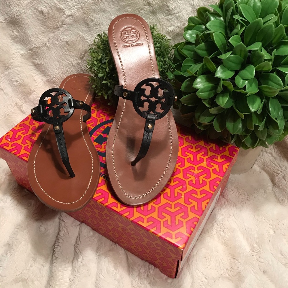 TORY BURCH. Black Vegan leather sandals. Size 9